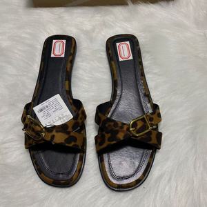 Sandalias de Playa Planas de Lujo para Mujer al por Mayor - Transpirables, Antideslizantes, de Moda, para Exteriores, Primavera/Verano - Product Image 2