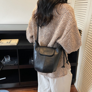 Nouveau design 2026 – <span class=keywords><strong>Sac</strong></span> seau <span class=keywords><strong>vintage</strong></span> en <span class=keywords><strong>cuir</strong></span> PU grande capacité pour femme – <span class=keywords><strong>Sac</strong></span> à bandoulière et fourre-tout tendance - Product Image 2