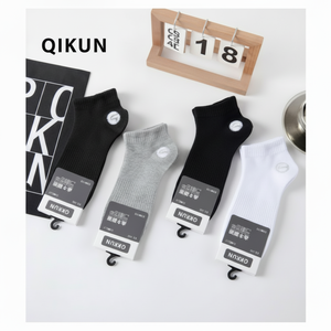 Chaussettes pour hommes Sport/Quotidien/Affaires Noir Blanc Gris Nylon fin respirant de haute qualité avec logo tissé Taille libre Cheville haute - Product Image 1