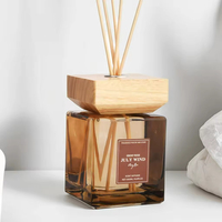 Diffuseur d'arômes de luxe en verre carré avec bâtonnets en rotin et couvercle en bois, parfum d'intérieur longue durée, purificateur d'air