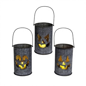 Portavelas de Hierro Galvanizado Hecho a Mano para Decoración Navideña del Hogar - Product Image 1