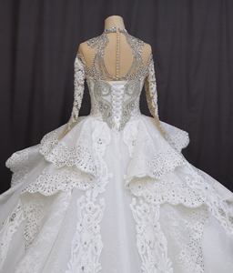 Robe de mariée moderne sur mesure pour la mariée, col montant, manches longues, dentelle perlée, fleurs en cristal, traîne cathédrale, coupe princesse - Product Image 5