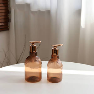 Bouteilles de voyage en plastique style INS pour shampoing, gel douche, huile capillaire – Emballages cosmétiques personnalisables pour soins personnels - Product Image 3