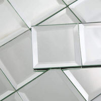 Mosaïque de verre carrée pour intérieur, motifs de mosaïque de verre, surface brillante, art mural en mosaïque de verre