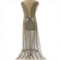 Nouveau design Belle robe longue en cristal argenté Conception de corsage en diamant Applique Panneaux en strass
