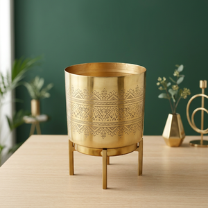 Maceta de Metal Dorado con Soporte y Patrón Grabado para Planta Serpiente, Decoración de Interiores - Product Image 4
