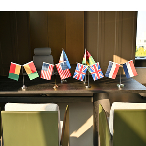 2026 Neuer Großhandel Büro-Tischflaggenständer mit individuellem Logo, Edelstahlstange, Mini-Tischflaggen, Dekorativer Bannerständer für Innenräume - Product Image 2