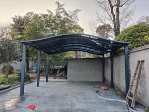 Tettoia Moderna per Parcheggio Auto Facilmente Assemblabile in Alluminio 6063 e Policarbonato Impermeabile per Esterni - Product Image 2