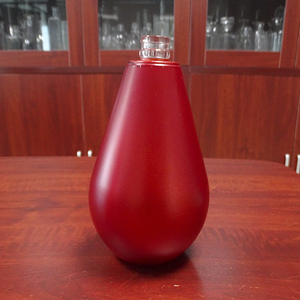 Botella de Vidrio Redonda de 500 ml para Licor, Color Rojo, para Brandy o Ron - Product Image 4