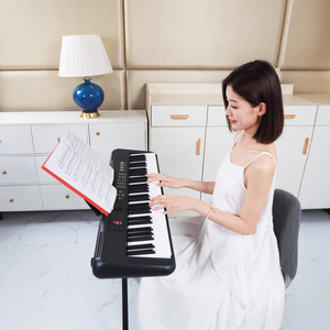 คีย์บอร์ดอิเล็กทรอนิกส์ 61 คีย์ พร้อมเสียงและจังหวะ 200 แบบ สำหรับผู้เริ่มต้นและวัยรุ่น รองรับแอปพลิเคชันบลูทูธ ใช้พลังงานจาก USB - Product Image 4