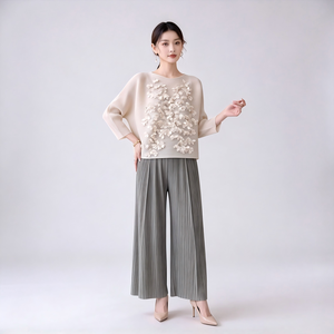 Pronto per la Spedizione: Completo da <span class=keywords><strong>Donna</strong></span> con Applicazioni Floreali 3D, Top con Petali e Pantaloni a Gamba Larga, Consegna in 7 Giorni, Tuta Tecnica Autunnale - Product Image 2
