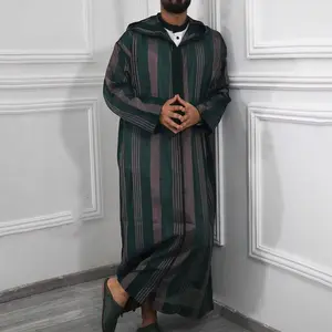 Persediaan Pabrik Kuwii 9025 2022 Jubah Bergaris Muslim Baru Pakaian Berkerudung untuk Pria Jubba Arab Lengan Panjang