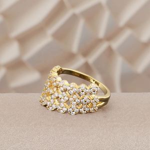 Vente flash - Bagues de fiançailles classiques en moissanite en argent sterling 925 plaqué or 18 carats pour femmes - Product Image 5