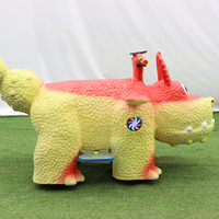 Trottinette électrique dinosaure personnalisée pour enfants avec siège sécurisé, idéale pour la location en aire de jeux intérieure/extérieure