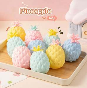 Balle anti-stress amusante en forme d'ananas - Jouet sensoriel à presser pour soulager l'anxiété, cadeau de farce pour la salle de classe/le bureau - Product Image 3