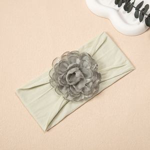 Bandeau élastique à fleurs en nylon à bord brûlé pour enfants Accessoire pour <span class=keywords><strong>cheveux</strong></span> fins de couleur unie Motifs de tissu mignons pour bébés tout-petits - Product Image 6