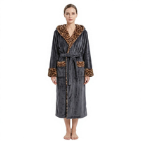 Peignoir à capuche personnalisé pour femmes en flanelle douce imprimée léopard, en microfibre