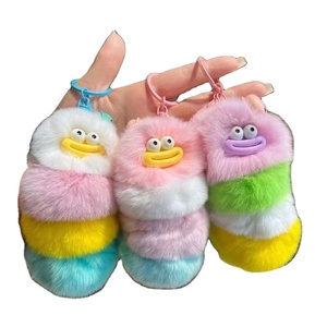 Lindo y original colgante de peluche de nutria, conejo y oruga para bolso y llavero de coche - Product Image 1