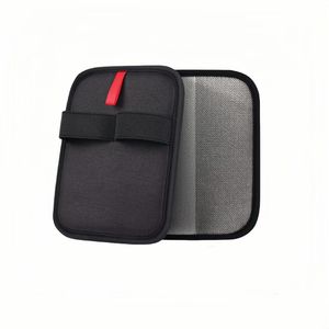Gants de toilettage pour animaux Aya Mori pour grands chiens, en polyester, avec fonction anti-statique - Product Image 1