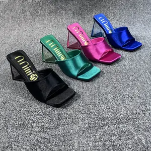 Senhoras Fantasia Triângulo De Cristal Salto Chinelo De Seda Aberto Toed Partido Wedding Square verão casual slide sandálias chinelos para as mulheres