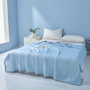 Couette rafraîchissante taille Queen, couvertures rafraîchissantes pour les <span class=keywords><strong>personnes</strong></span> qui ont chaud la nuit et les sueurs nocturnes, couette d'été bleue pour lit - Product Image 4