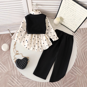 <span class=keywords><strong>Ropa</strong></span> <span class=keywords><strong>Infantil</strong></span> <span class=keywords><strong>de</strong></span> Moda 2025, Conjunto <span class=keywords><strong>de</strong></span> 3 Piezas para Niñas Estilo Europeo Americano: Camiseta Negra con Corazón + Chaleco + Pantalones - Product Image 3