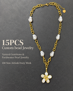 Collier personnalisé à faible MOQ en acier inoxydable plaqué or avec perles baroques d'eau douce et breloque pour les marques DTC <span class=keywords><strong>de</strong></span> <span class=keywords><strong>bijoux</strong></span> - Product Image 1
