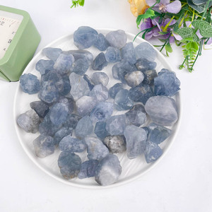 Venta al por mayor de <span class=keywords><strong>piedra</strong></span> curativa natural de alta calidad de cristal Celestine <span class=keywords><strong>piedra</strong></span> cruda para la decoración de Fengshui - Product Image 1