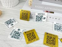 Panneau de table carré à code QR Étiquette de menu gravée auto-adhésive à code QR personnalisé Affichage ABS en acrylique Plaque de menu en ligne facile