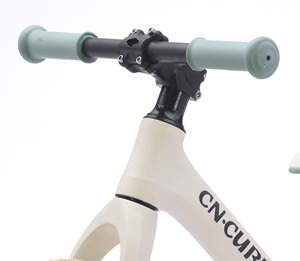 Vélo d'équilibre pour enfants de 3 à 8 ans, avec cadre en nylon, selle en cuir PU, pneus gonflables de 12 pouces, vélo de sport pour tout-petits - Product Image 2