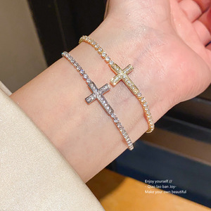 Pulsera Minimalista con Incrustaciones de Circonitas en Forma de Cruz, Chapada en Oro de 14K, Ajustable, de Lujo, para Uso Diario, Regalo de Cumpleaños, Regalo Religioso, Regalo de Bautizo - Product Image 4