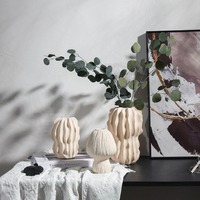 Vase en céramique de style crème moderne, décoration douce pour l'arrangement floral d'intérieur