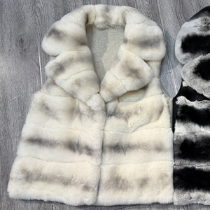 <span class=keywords><strong>Gilet</strong></span> <span class=keywords><strong>sans</strong></span> manches en pure laine de luxe ViVi7 avec revers, texture mode, en vraie fourrure de <span class=keywords><strong>lapin</strong></span> Rex pour <span class=keywords><strong>femme</strong></span> - Product Image 1