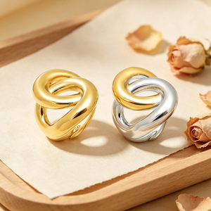 Anillo llamativo de diseño moderno y de alta gama, grueso, entrelazado, con nudo irregular retorcido, chapado en oro de 18K, de acero inoxidable, estilo urbano para mujer - Product Image 3
