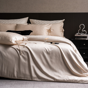 Set <span class=keywords><strong>di</strong></span> Lenzuola in Puro Cotone <span class=keywords><strong>di</strong></span> Lusso Minimalista Italiano, Quattro Pezzi: Lenzuola, Federe, Copripiumino - Product Image 6