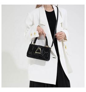 热销女士斜挎包时尚搭扣2026年流行女式单肩包 - Product Image 5