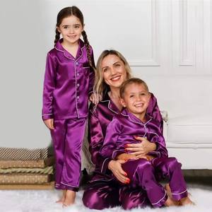 Pijamas Navideños de Satén para Toda la Familia, Pijamas Navideños de Satén para Niños, Conjuntos de Pijamas Familiares, Ropa de Dormir de Satén para Mujer - Product Image 3