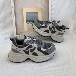 Chaussures de course tendance décontractées respirantes légères et confortables pour femmes, nouvelle collection 2025, chaussures de sport à semelle épaisse - Product Image 3