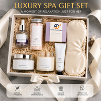 Ensemble cadeau de décoration d'intérieur chic et contemporain pour elle, avec bougie en cire de soja et articles de spa, pour la décoration de bureau moderne