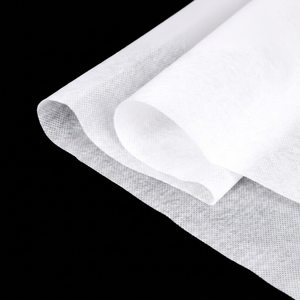 Toile agricole respirante et imperméable en PP non tissé pour protection des plantes extérieures contre le gel, écologique, unie, à mailles croisées flottantes - Product Image 1