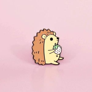 Diseño personalizado <span class=keywords><strong>de</strong></span> fábrica marioneta espantapájaros lindo muñeca Pin broche brillante chapado en oro esmalte duro gran oferta pines insignias regalo para niños - Product Image 3