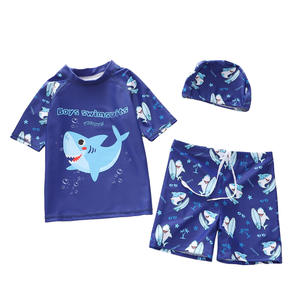 Nouveau <span class=keywords><strong>maillot</strong></span> de bain fendu trois pièces pour enfants, adapté à la vente en gros de maillots de bain à motifs de requin dinosaure pour garçons - Product Image 4