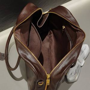 Bolso de Mano Tipo Maletín de Gran Capacidad, Diseño Versátil con Cadenas, Aspecto de Alta Gama, Cuero Vegetal, Moda de Lujo 2025 - Product Image 3