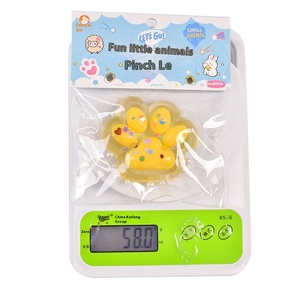 Juguetes para niños de EVA súper suaves, transparentes, con diseño de garra de gato, que emiten sonido al apretar, para descompresión manual y combinación de colores, venta al por mayor - Product Image 1