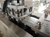 Machine d'emballage automatique de capsules de comprimés en blister D-top pour l'emballage de capsules de gélatine molle