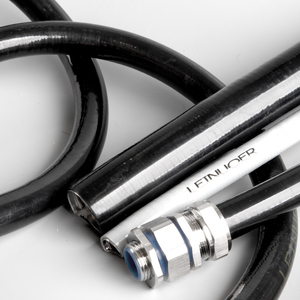 Conduit flexible étanche aux liquides en métal recouvert de PVC plastique, haute résistance à la traction, certifié CE - Product Image 1