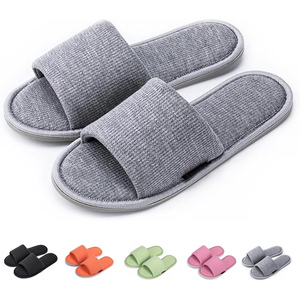 Pantuflas de Hotel de Terciopelo Coral, Venta al Por Mayor OEM, Bajo MOQ, Pantuflas Desechables de Spa Económicas - Product Image 1