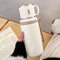 Bouteilles d'eau isothermes modernes en acier inoxydable à double paroi de 600 ml, tasses à café sous vide avec couvercles et filtre à thé pour le voyage
