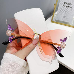 Gafas de Sol de Lujo para Mujer, Diseño de Mariposa con Degradado de Color, Montura de Diamantes sin Aro, Estilo 2025, Gafas de Sol Grandes con Perlas para Fiesta - Product Image 6