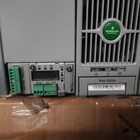 Système d'alimentation électrique CC Emerson/Vertiv 48V 200A Netsure 701 A41 avec redresseur R48-3200